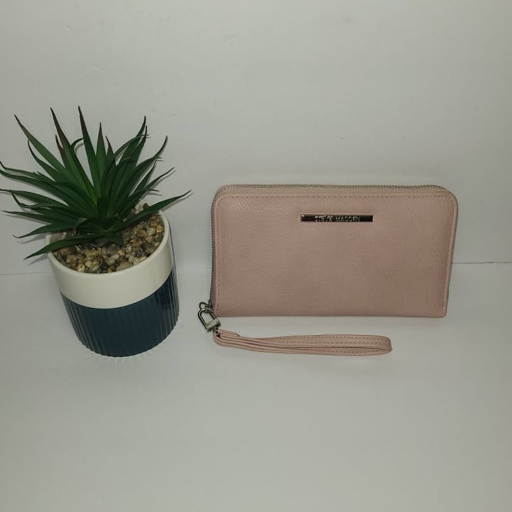 NWOT Blush Pink Steve Madden Wristlet